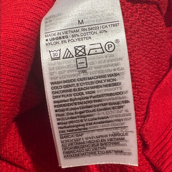 NEW! GAP - women’s Red Knit Sweater.  Size medium.  Red. - Picture 12 of 13
